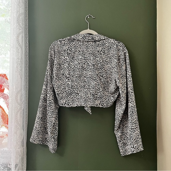 Dynamite Black and White Crop Blouse with Sailor Collar - Picture 2 of 6